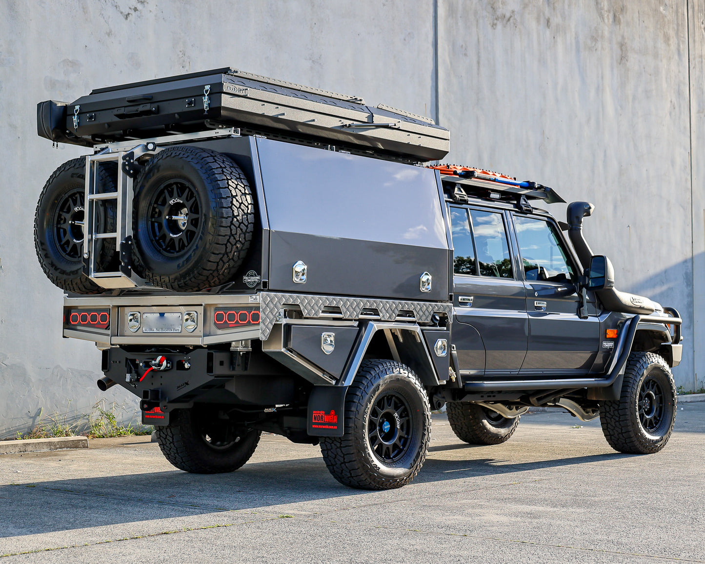 BOSS RT1 Overlander Rooftop Tent