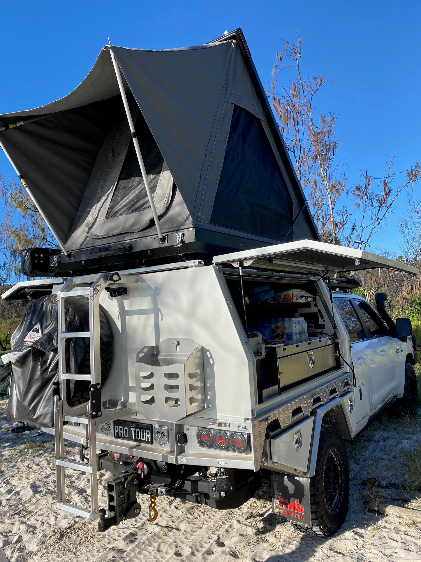 BOSS RT1 Overlander Rooftop Tent